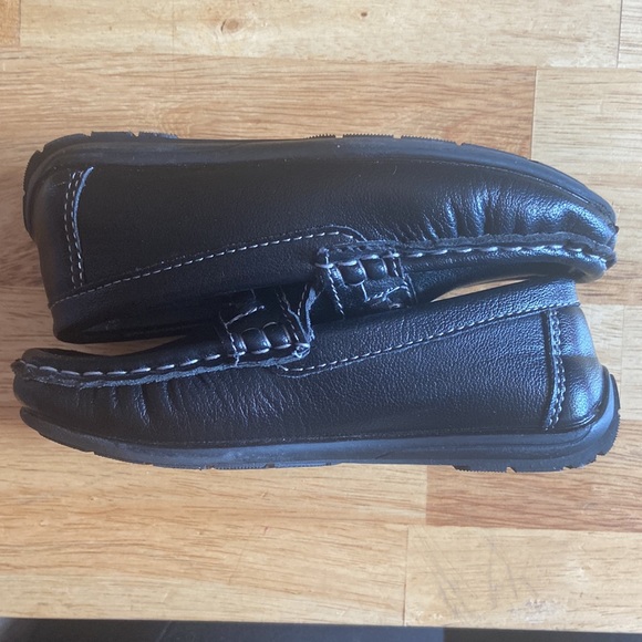 Black dress shoes size 10 toddler. - Picture 3 of 6